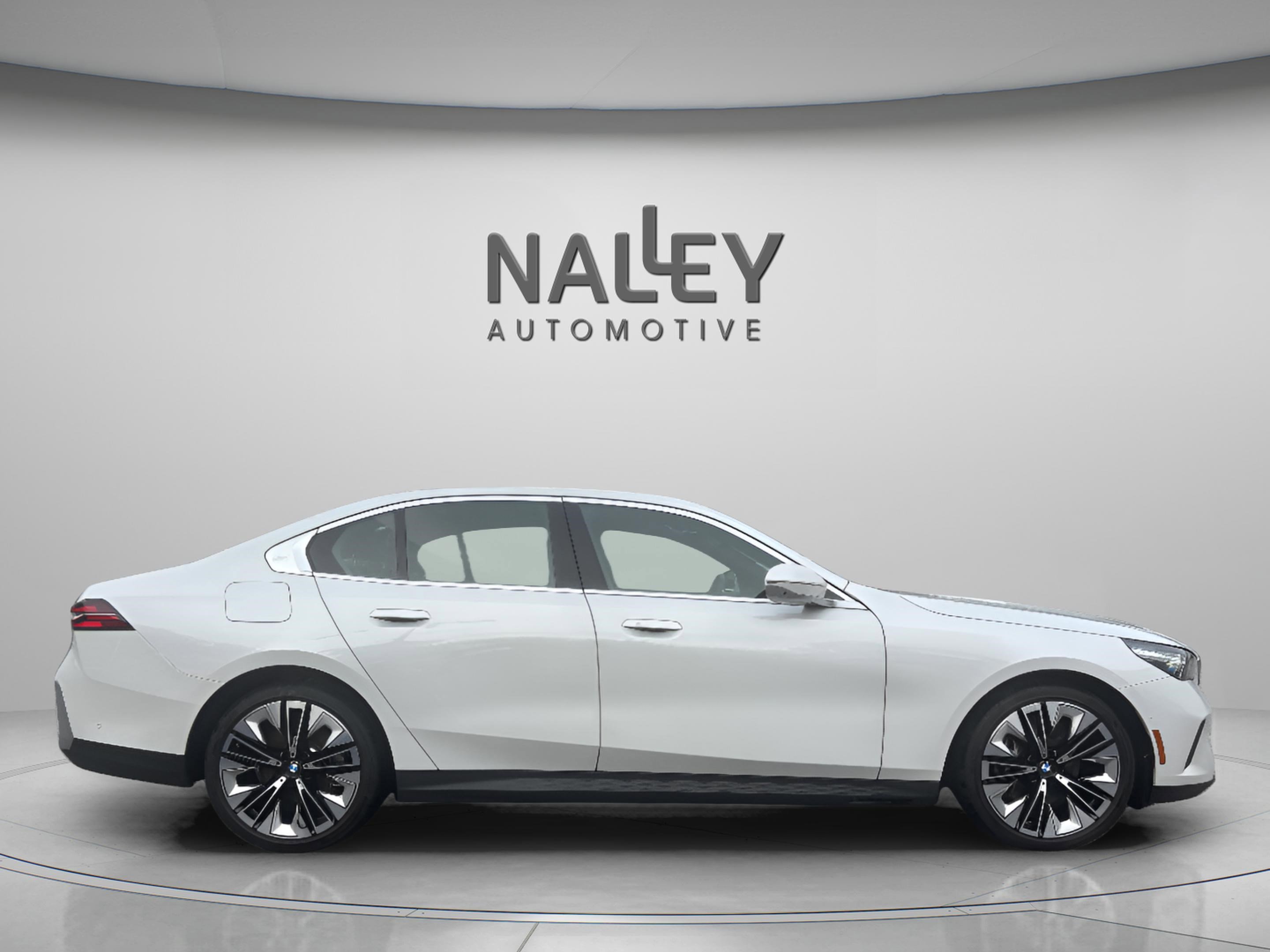 Used 2025 BMW 540i xDrive image 4