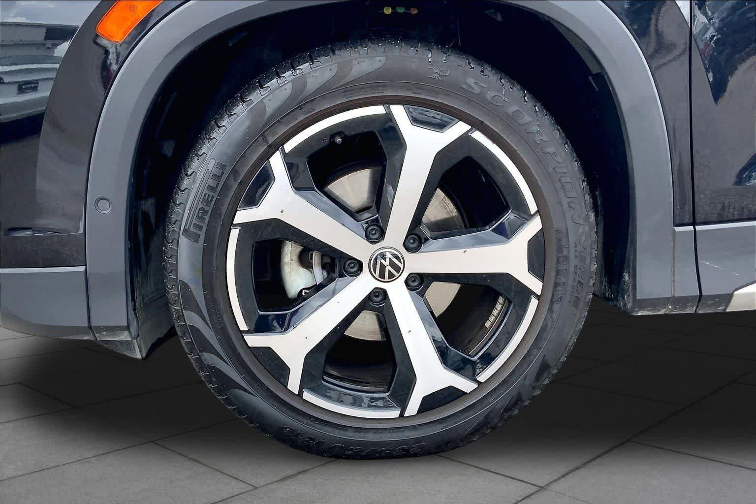 Used 2026 Volkswagen Tiguan SE FWD image 11