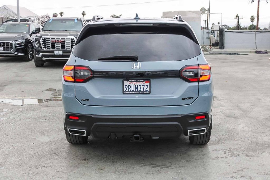 Used 2025 Honda Pilot Sport image 8