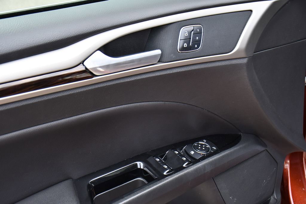 Used 2016 Ford Fusion SE w/ Equipment Group 202A FWD image 21