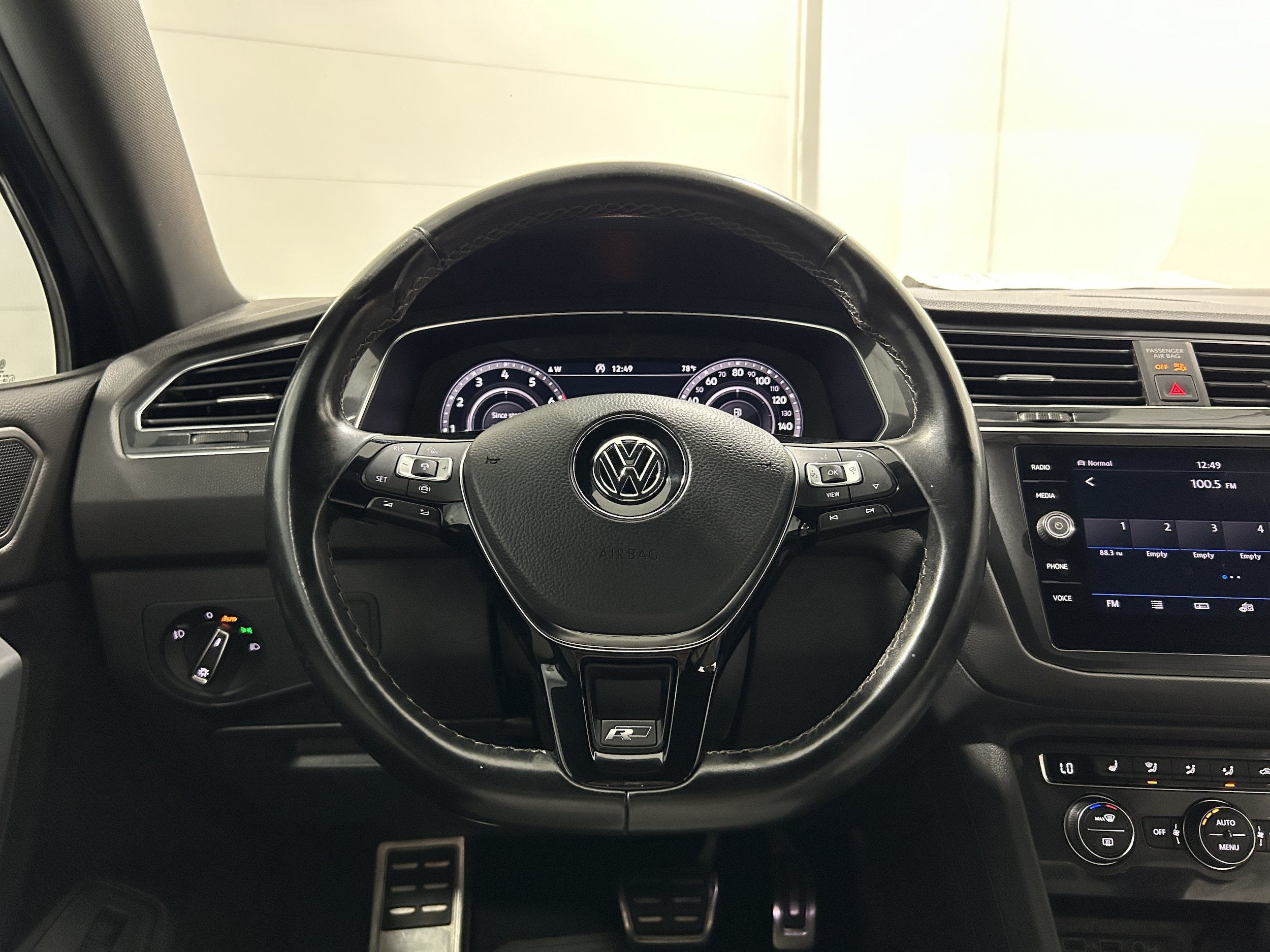 Used 2019 Volkswagen Tiguan SEL R-Line AWD/4WD image 13