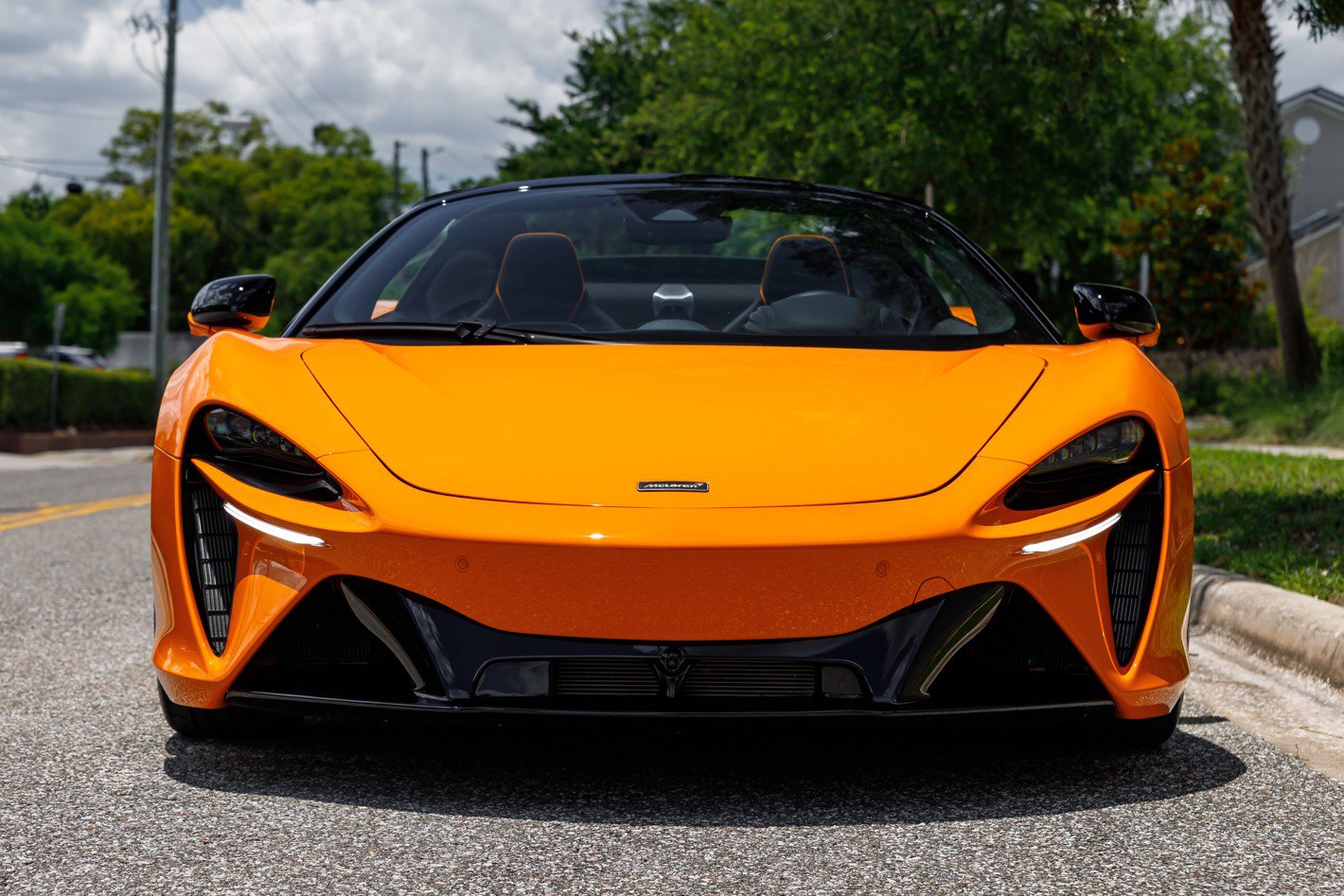 Used 2025 McLaren Artura Spider RWD image 5
