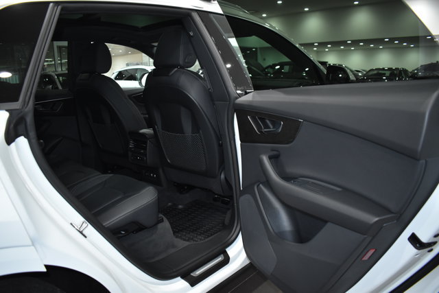 Used 2025 Audi Q8 Premium AWD/4WD image 31