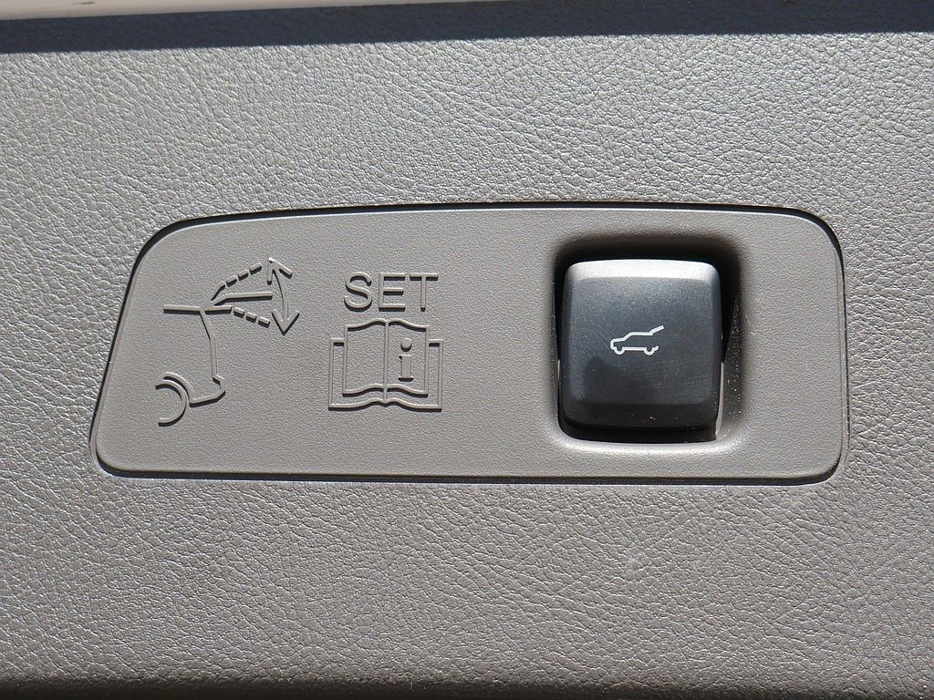 Used 2023 Lincoln Corsair AWD w/ Rear Removable Package Tray image 50