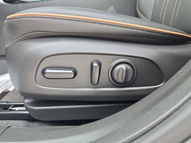 Certified 2025 Buick Envista Avenir FWD image 18