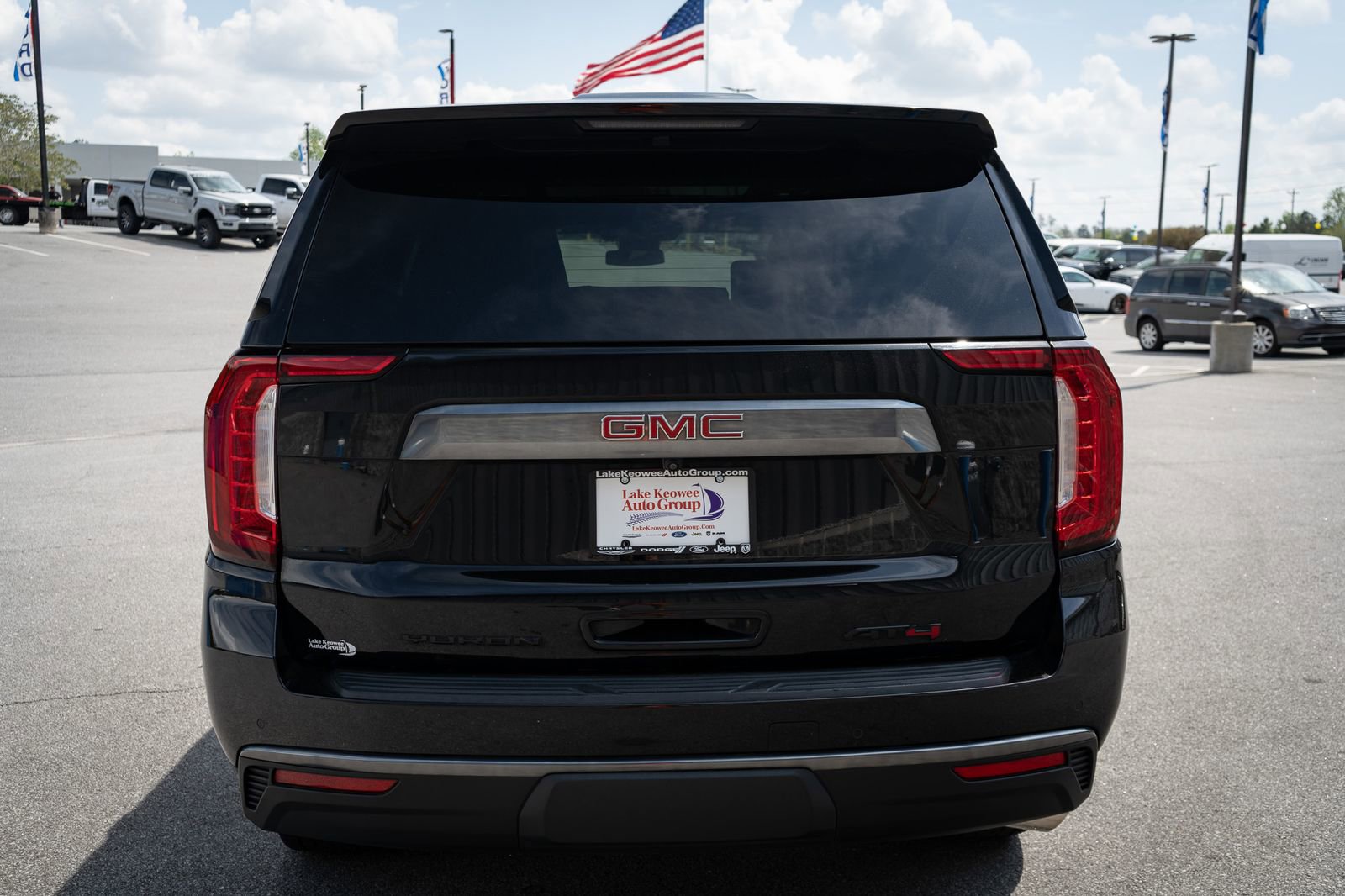 Used 2023 GMC Yukon AT4 w/ AT4 Premium Package AWD/4WD image 8