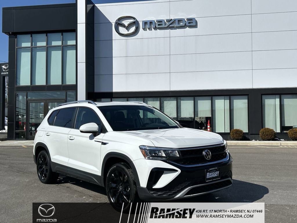 Used 2022 Volkswagen Taos SE w/ Panoramic Sunroof Package image 1