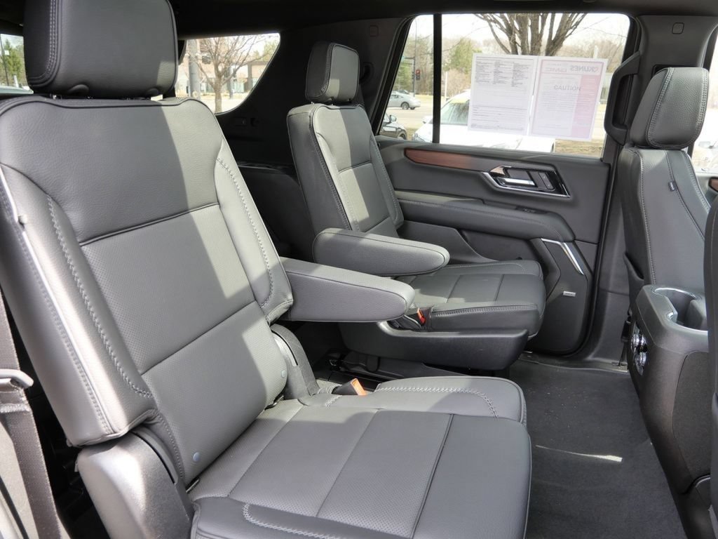 Used 2025 GMC Yukon Denali w/ Sun & Power Step Package AWD/4WD image 29
