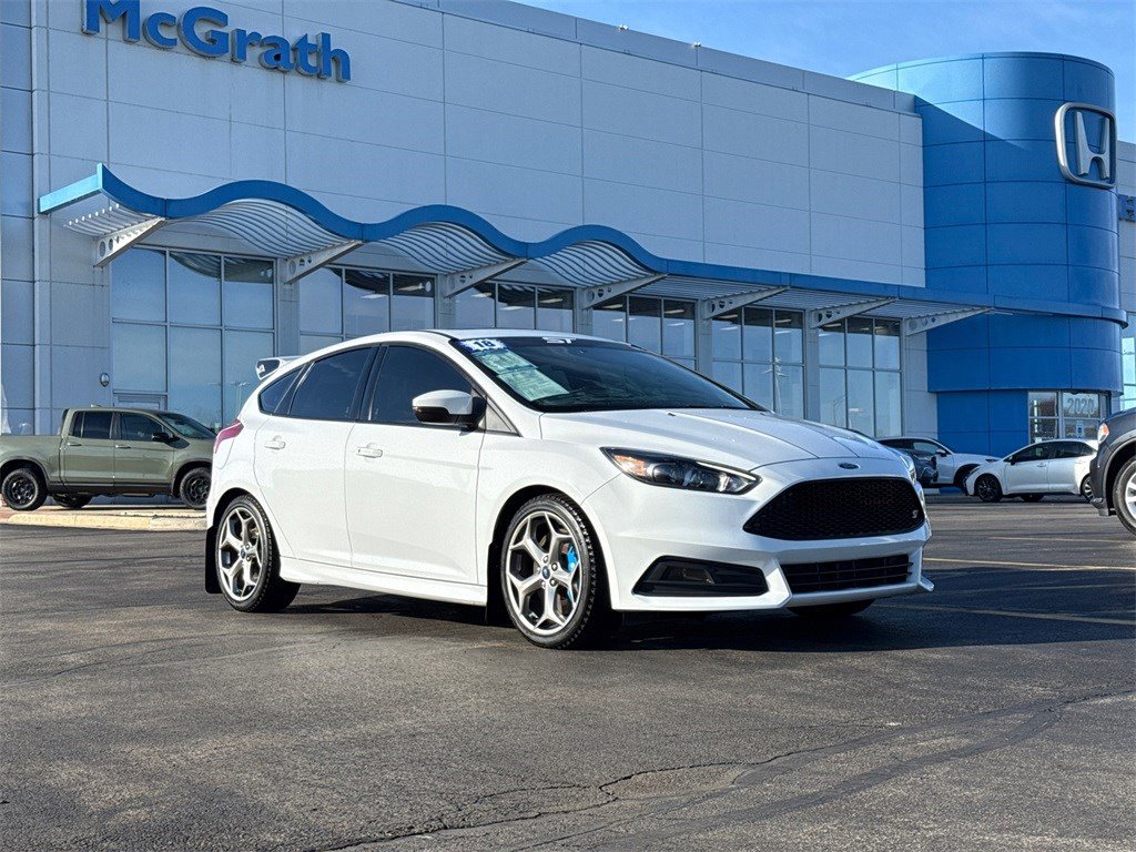 Used 2018 Ford Focus ST w/ Equipment Group 402A image 2
