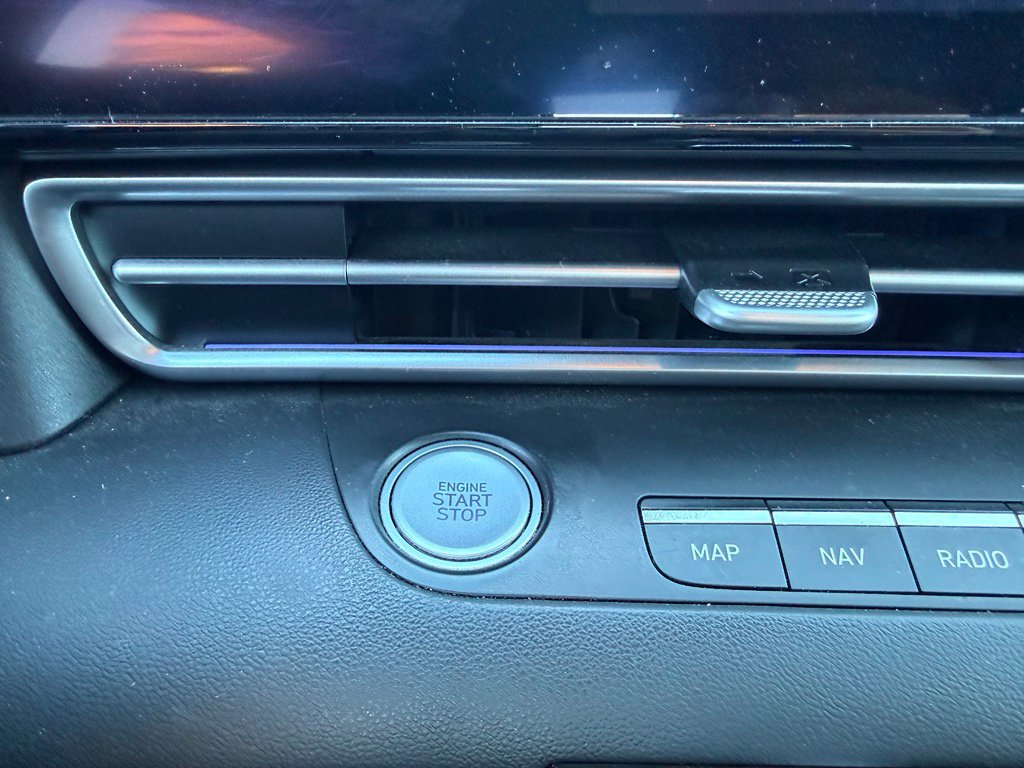 Certified 2022 Hyundai Elantra Limited FWD image 15