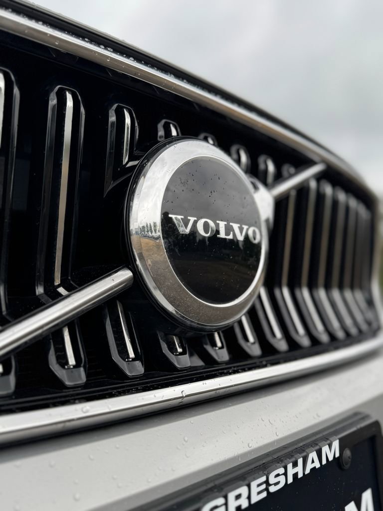 Used 2024 Volvo XC40 B5 Core AWD/4WD image 45