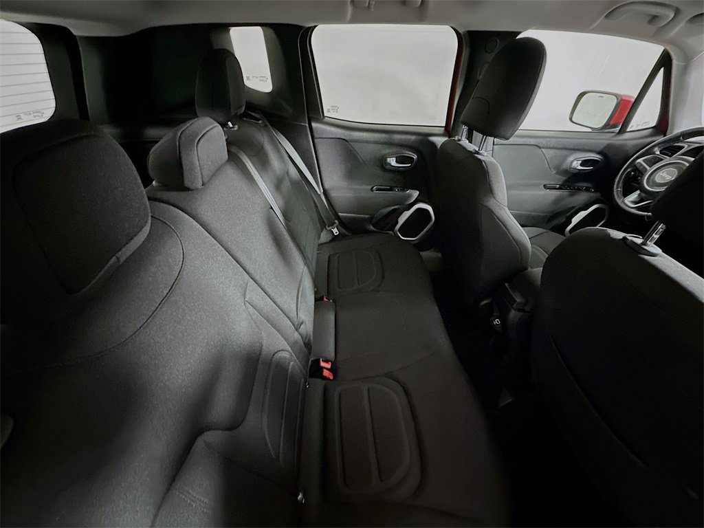 Used 2018 Jeep Renegade Latitude w/ Cold Weather Group image 25