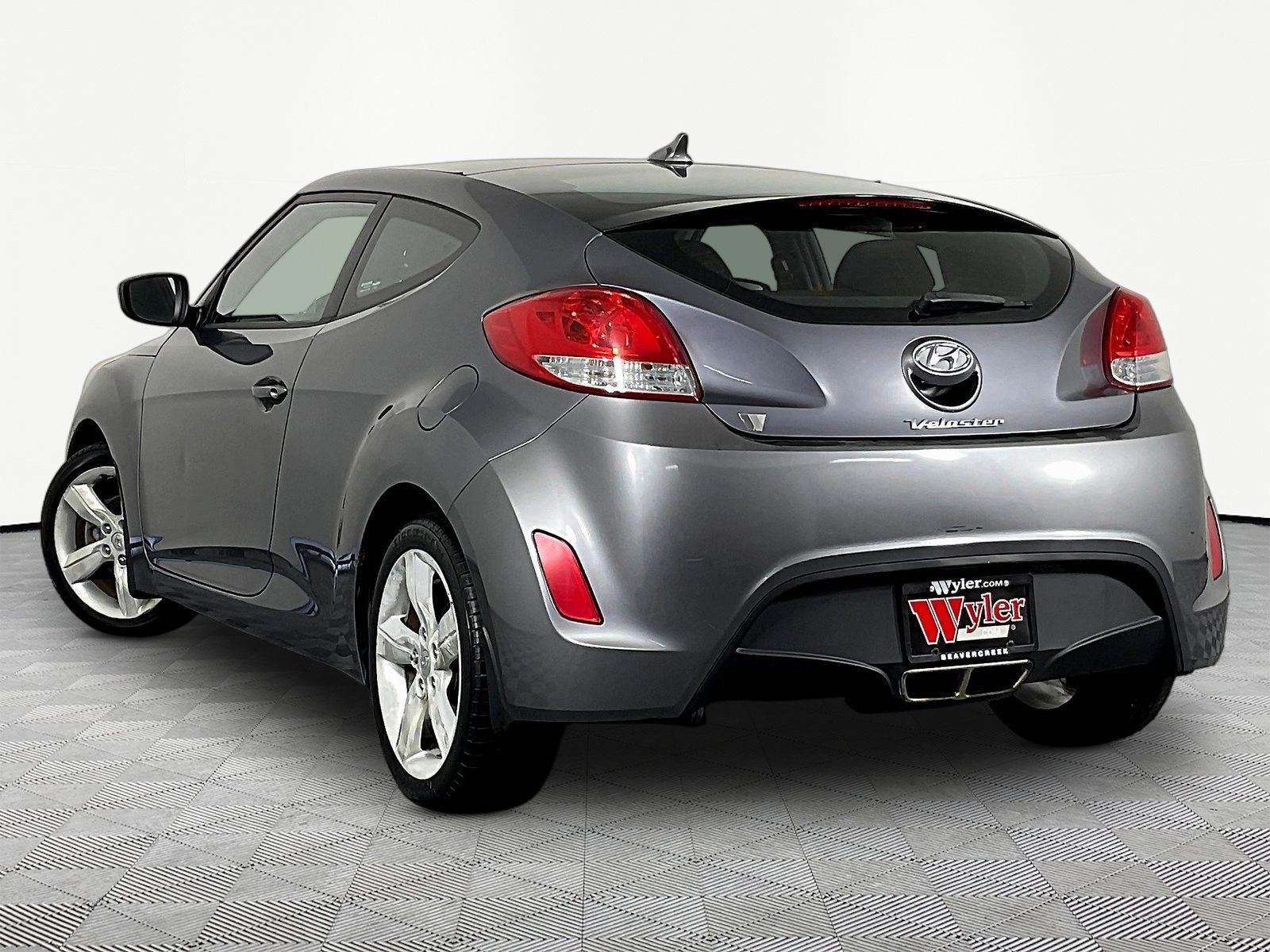 Used 2013 Hyundai Veloster FWD image 4