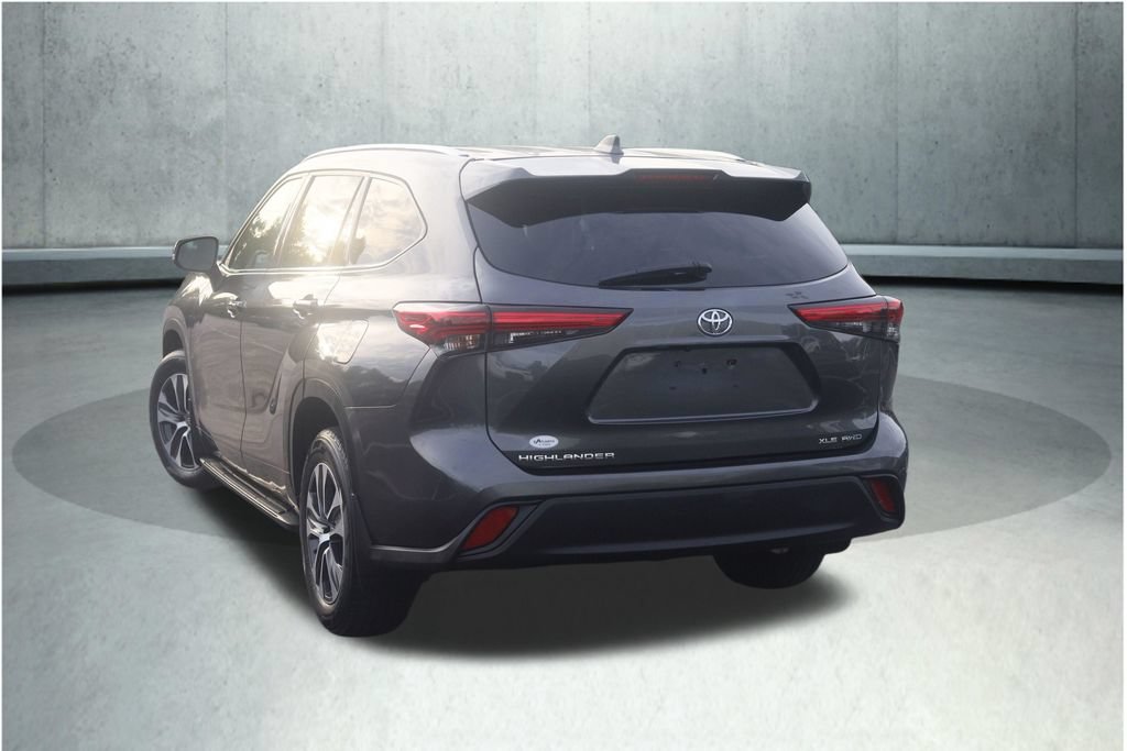 Used 2021 Toyota Highlander XLE AWD/4WD image 32