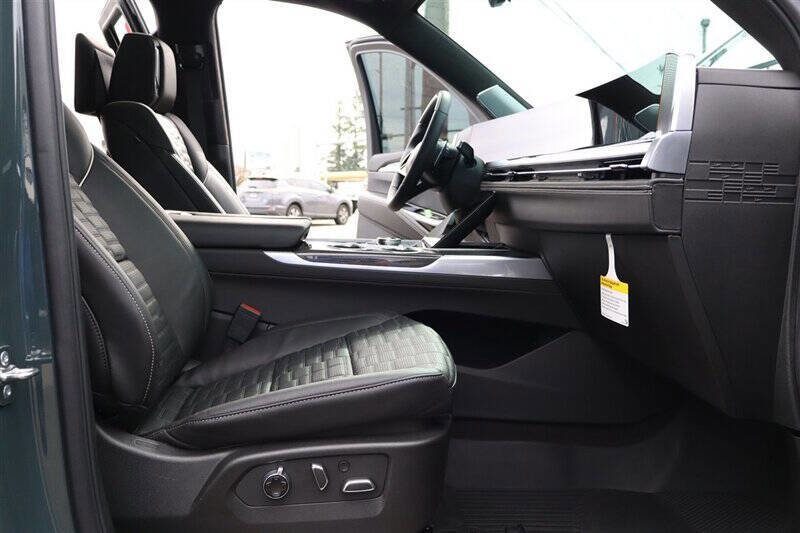 Used 2026 Cadillac Escalade V w/ LPO, ONYX Package image 33