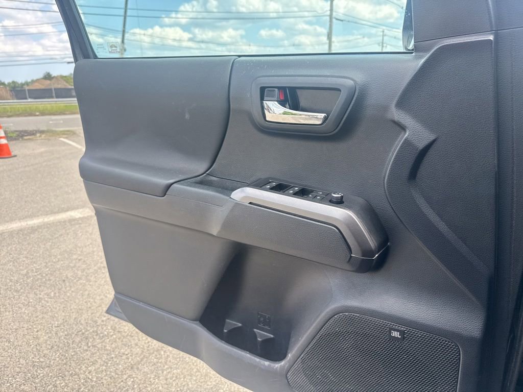 Used 2018 Toyota Tacoma TRD Sport AWD/4WD image 14