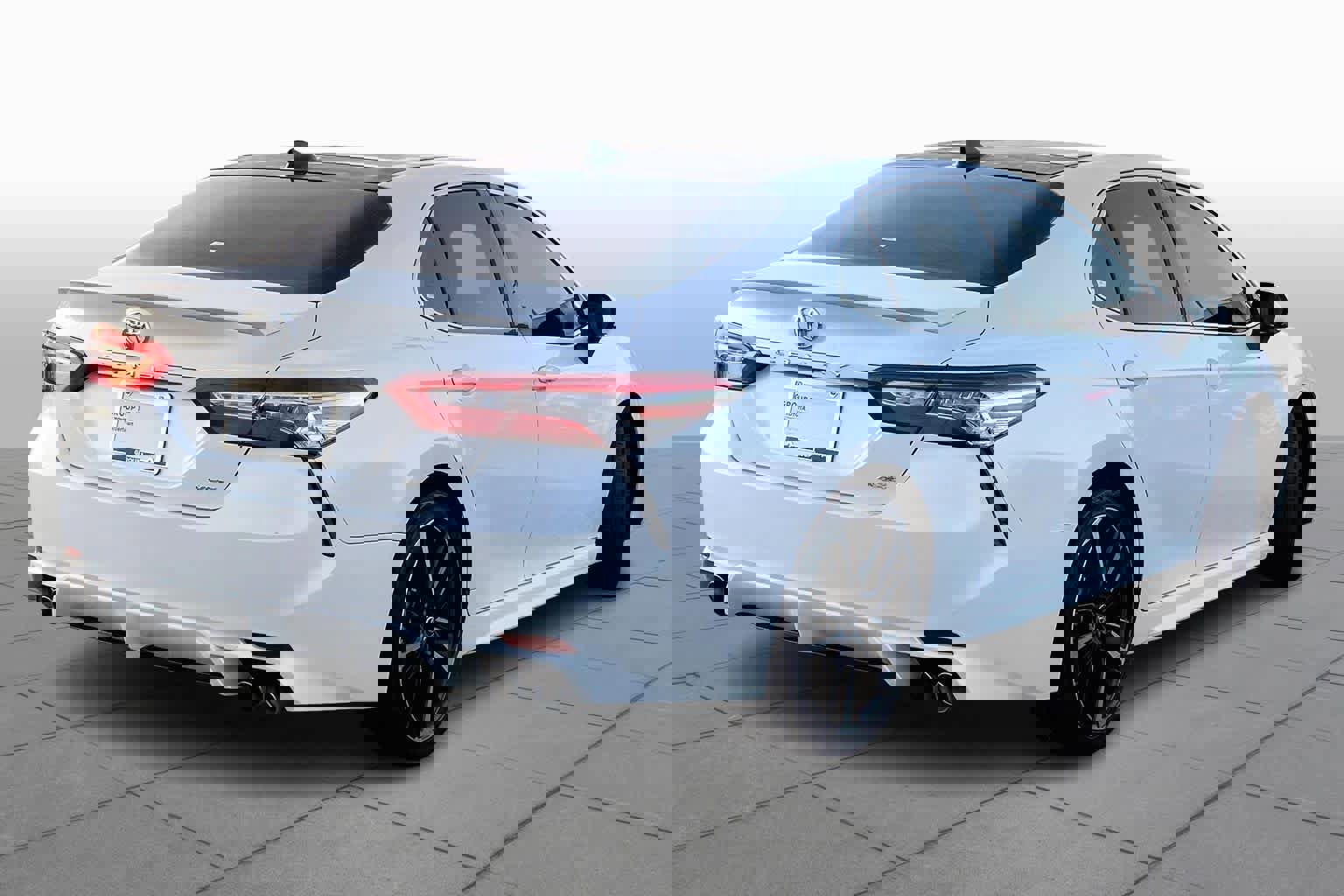 Used 2020 Toyota Camry XSE image 13