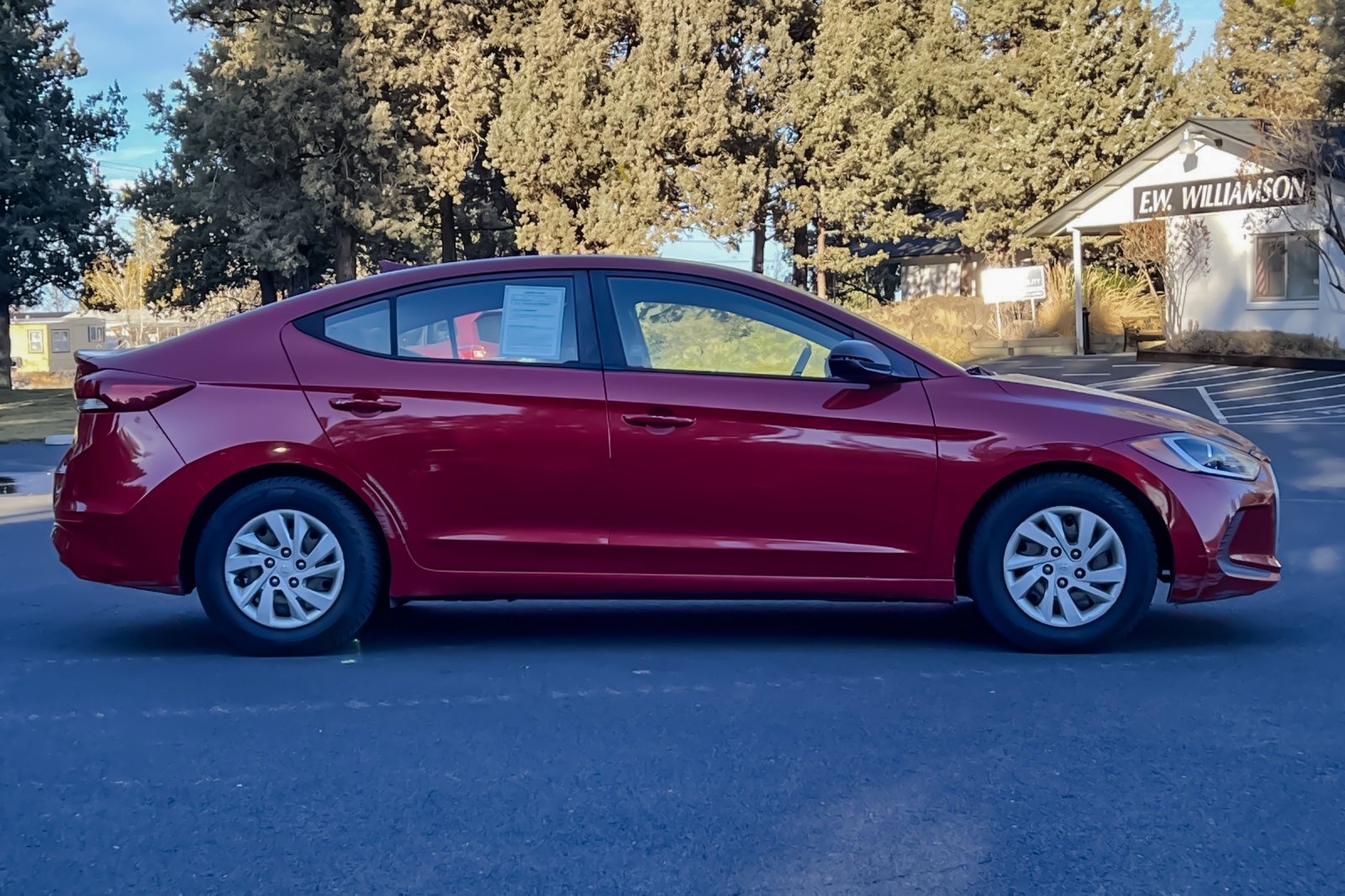 Used 2017 Hyundai Elantra SE image 3
