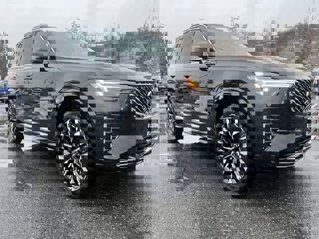Certified 2025 Volvo XC90 B6 Plus image 1