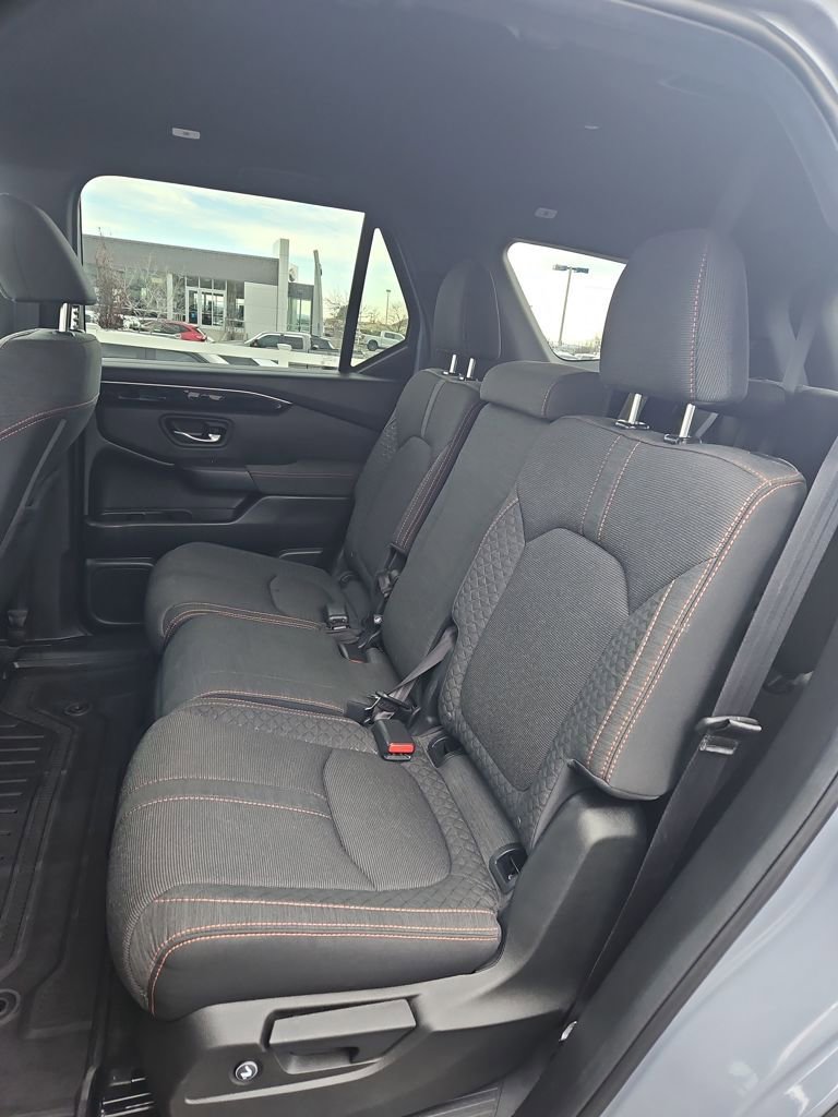 Used 2025 Honda Pilot Sport image 8