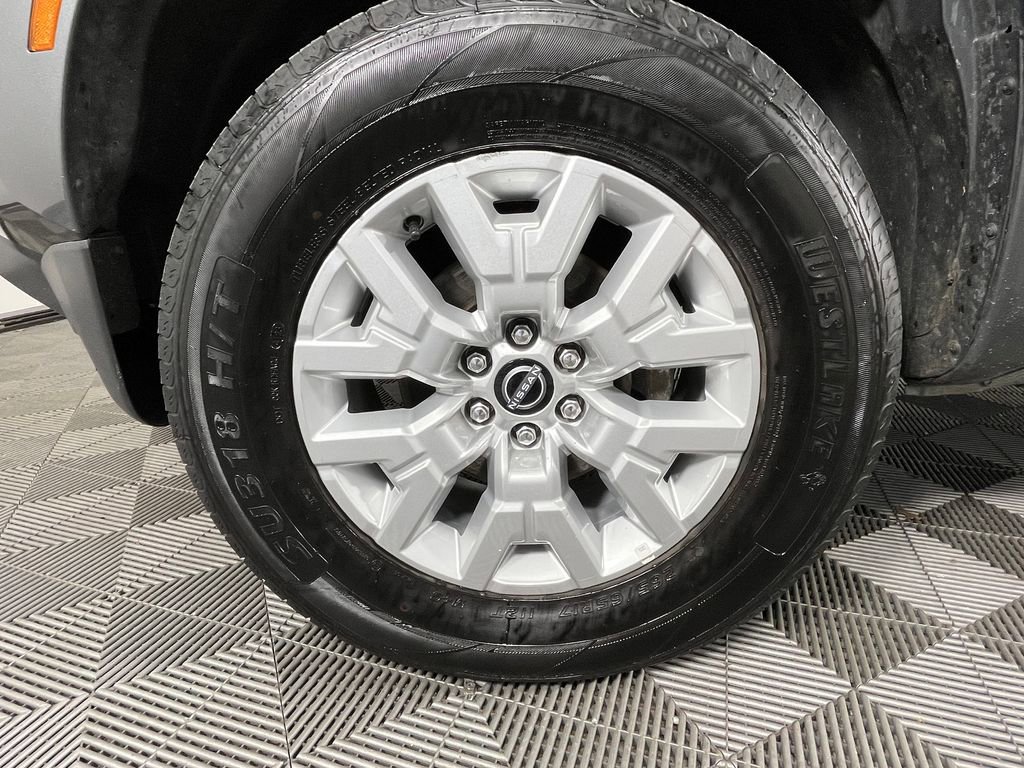 Used 2023 Nissan Frontier SV image 11