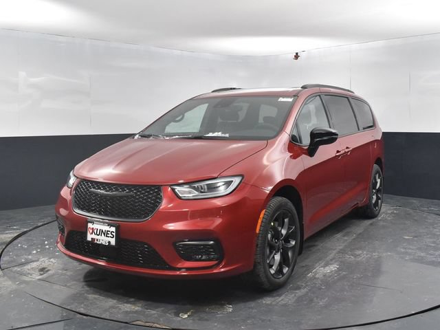 New 2026 Chrysler Pacifica Select AWD/4WD image 4