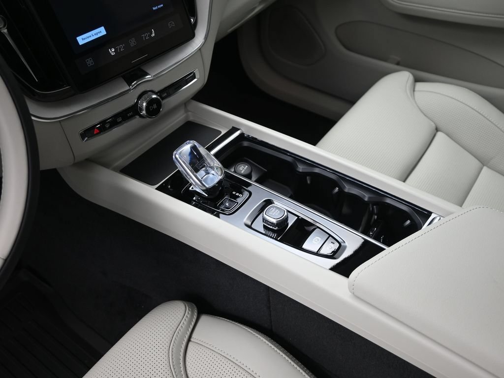 New 2026 Volvo XC60 T8 Ultra w/ Climate Package PRO AWD/4WD image 11