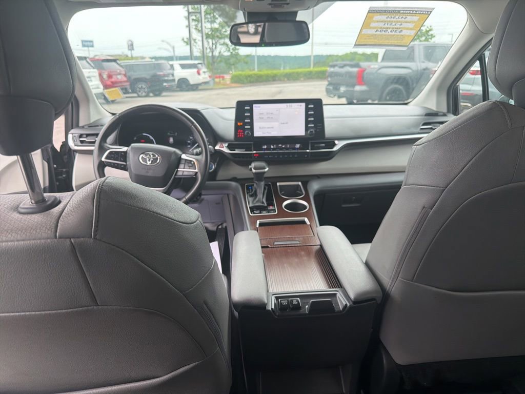 Used 2024 Toyota Sienna XLE FWD image 15