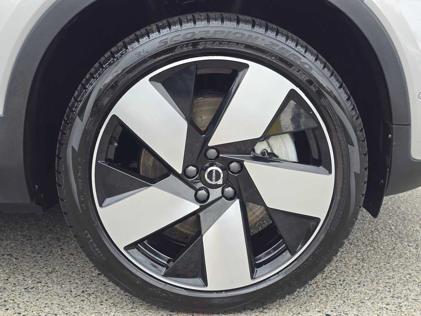 Certified 2023 Volvo C40 P8 Recharge Ultimate w/ Protection Package Premier AWD/4WD image 10