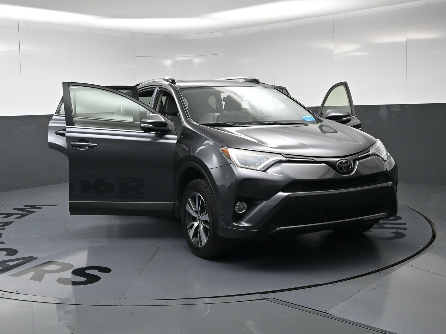 Used 2018 Toyota RAV4 XLE AWD/4WD image 20