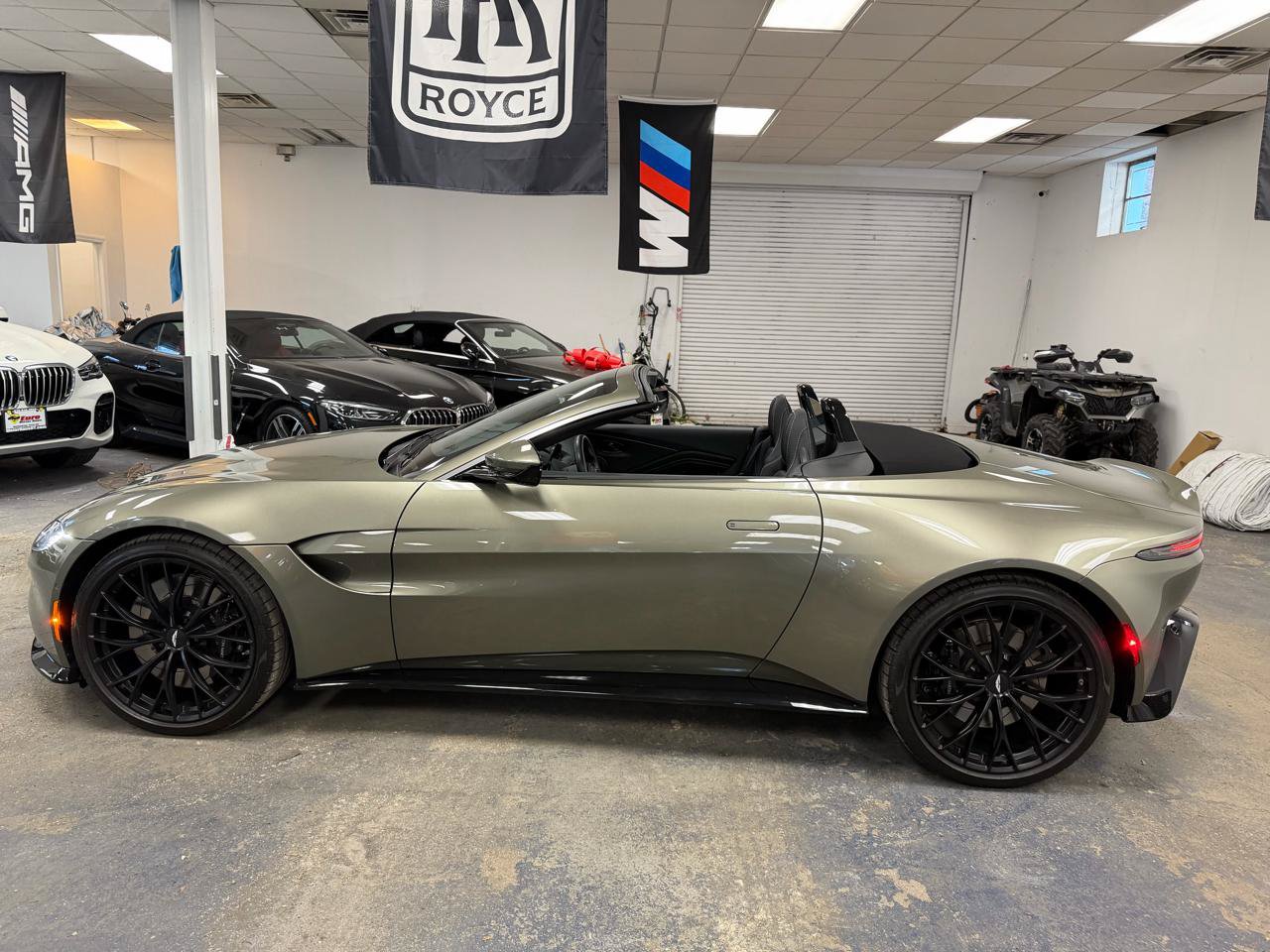 Used 2023 Aston Martin V8 Vantage Roadster RWD image 11