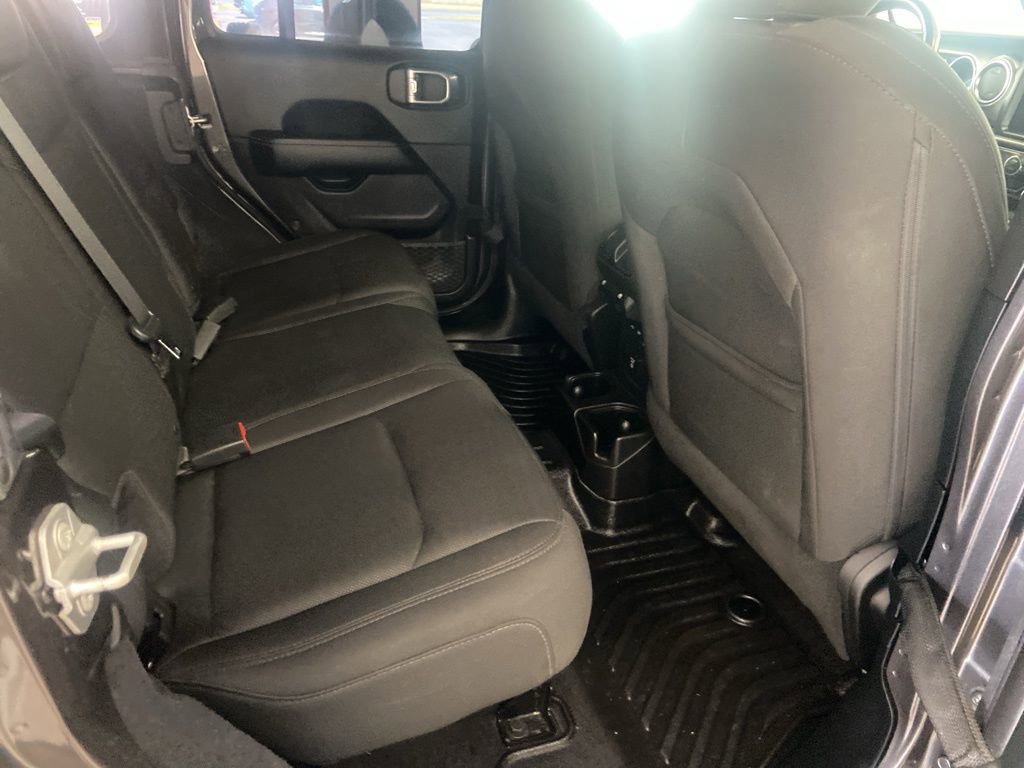 Used 2018 Jeep Wrangler Unlimited Sahara AWD/4WD image 20