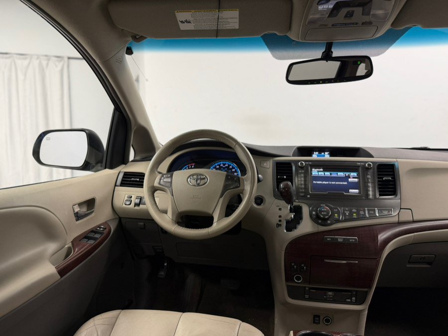 Used 2011 Toyota Sienna XLE w/ Premium Pkg AWD/4WD image 48