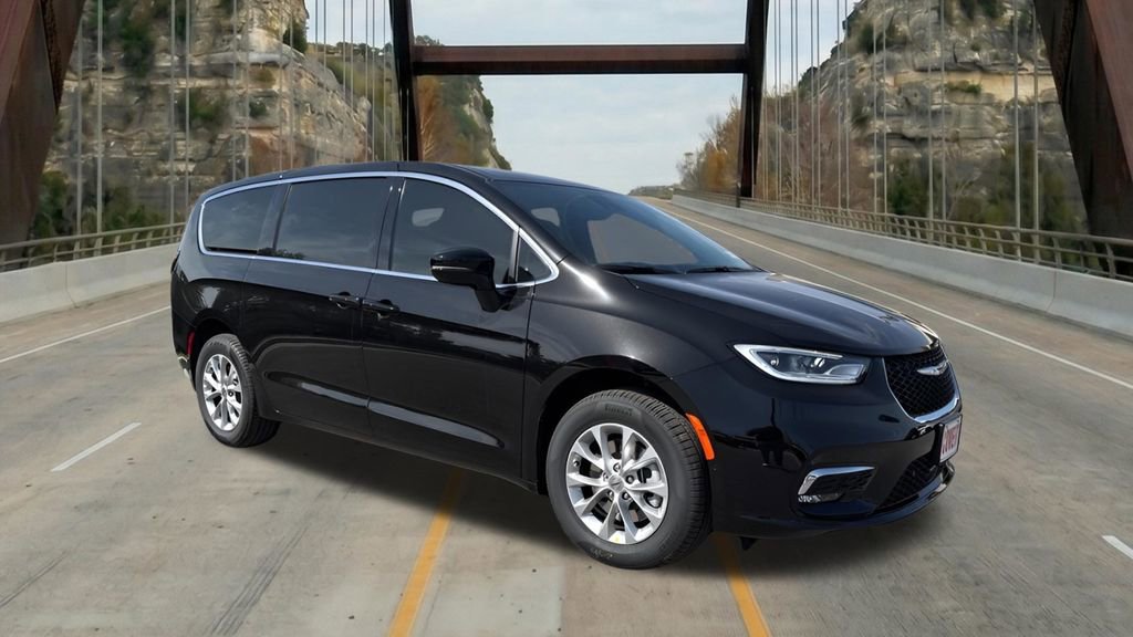 New 2025 Chrysler Pacifica Select AWD/4WD image 2
