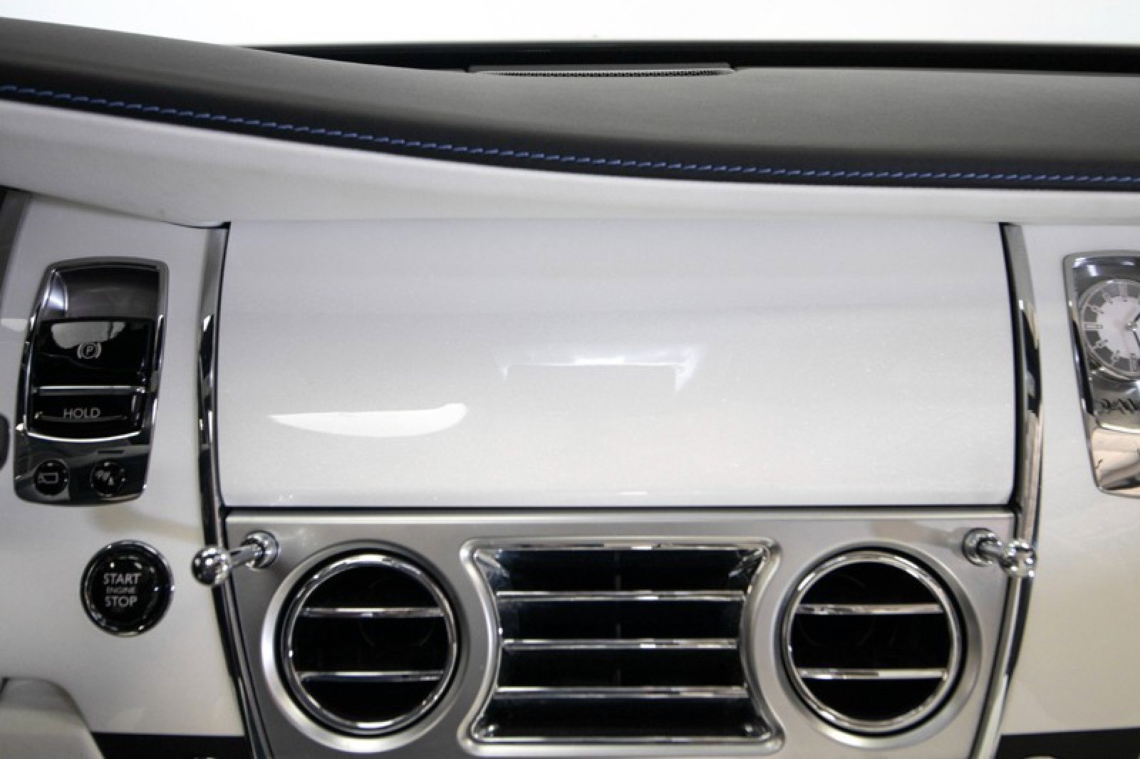 Used 2017 Rolls-Royce Dawn image 35