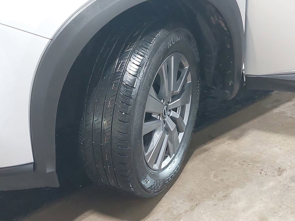 Used 2025 Nissan Pathfinder SV image 34