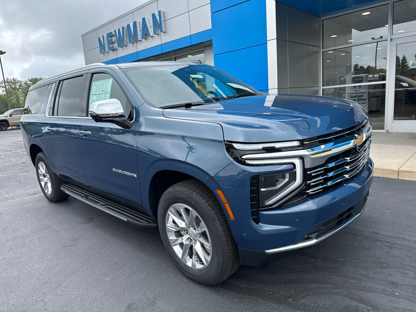 New 2026 Chevrolet Suburban Premier w/ Sun And Tow Package AWD/4WD image 1