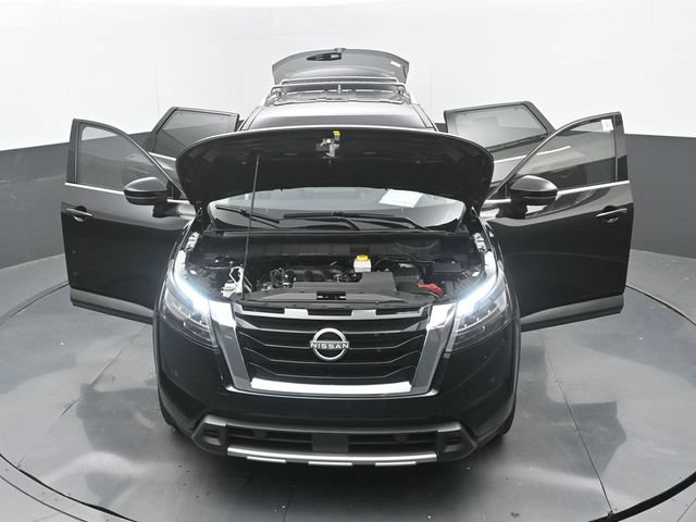 Used 2025 Nissan Pathfinder SL AWD/4WD image 36