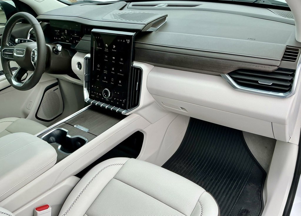 Used 2024 GMC Acadia Denali image 24