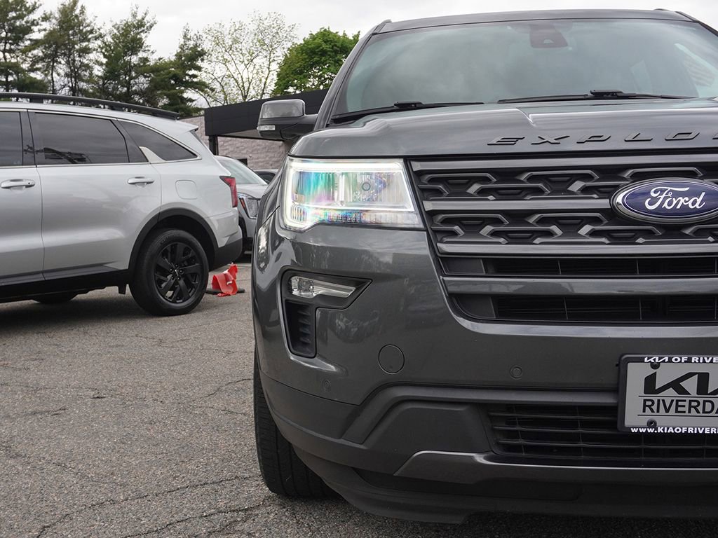 Used 2018 Ford Explorer XLT w/ Equipment Group 202A AWD/4WD image 16