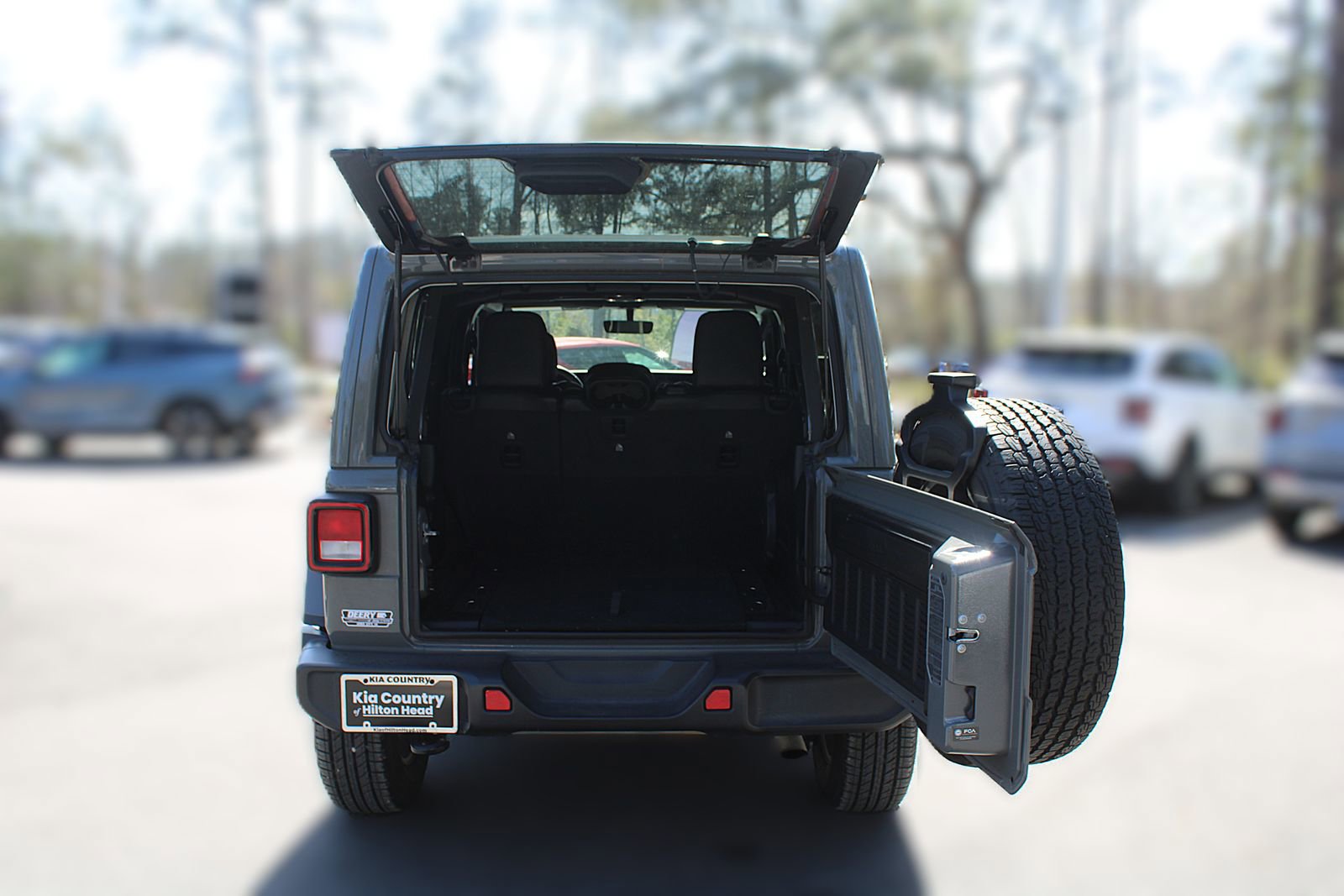 Used 2022 Jeep Wrangler Unlimited Sahara w/ Cold Weather Group image 10