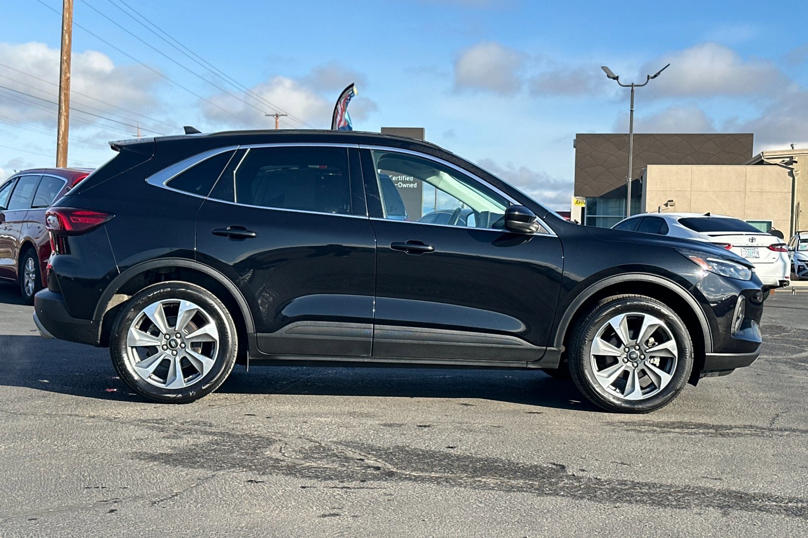 Used 2025 Ford Escape Platinum AWD/4WD image 3
