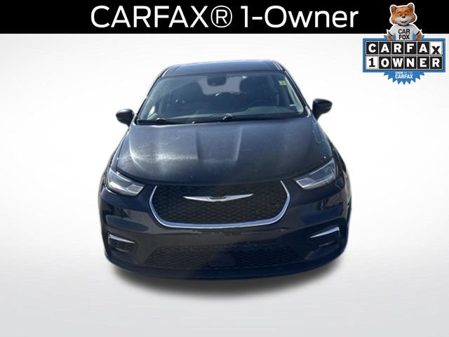 Used 2023 Chrysler Pacifica Touring-L FWD image 2
