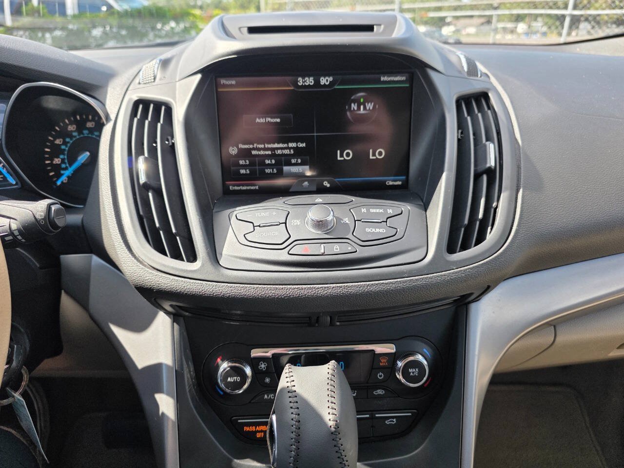 Used 2015 Ford Escape SE w/ Equipment Group 201A FWD image 16