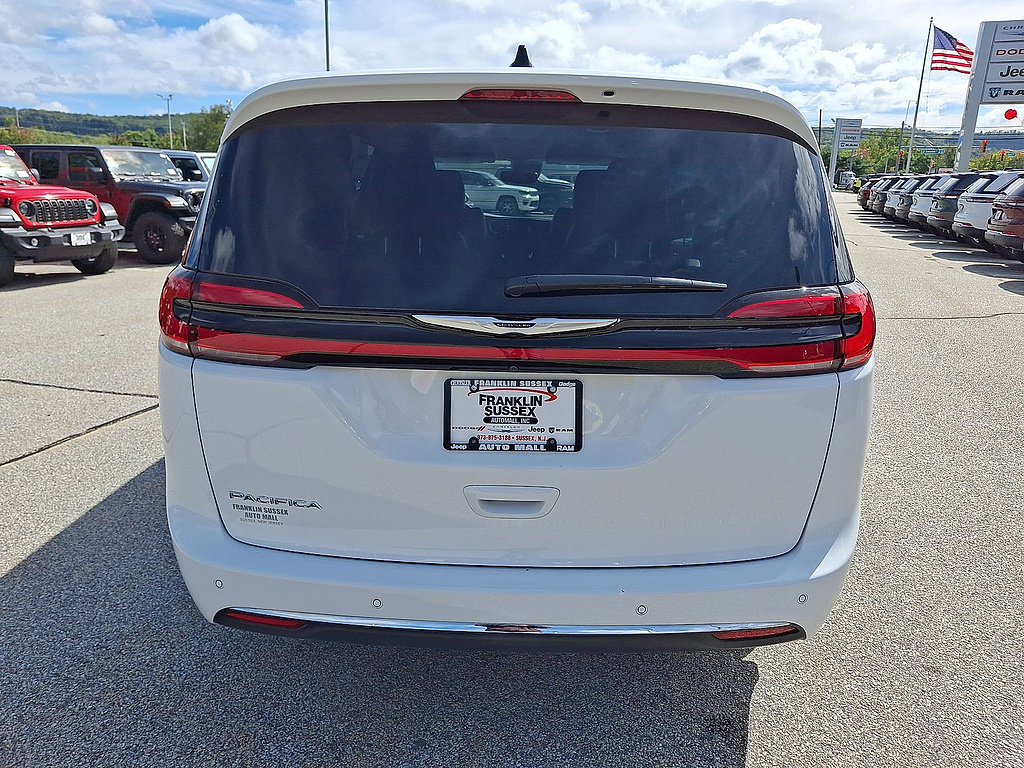 Used 2024 Chrysler Pacifica Touring-L FWD image 52