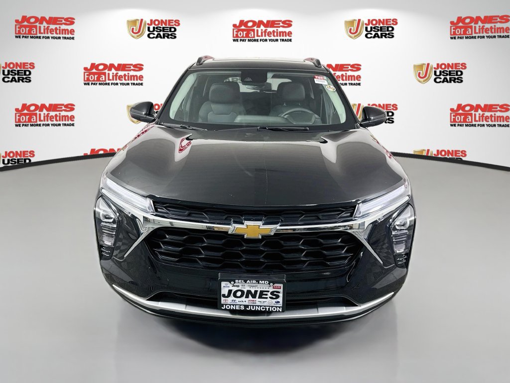 Used 2025 Chevrolet Trax LT w/ Sunroof Package FWD image 11