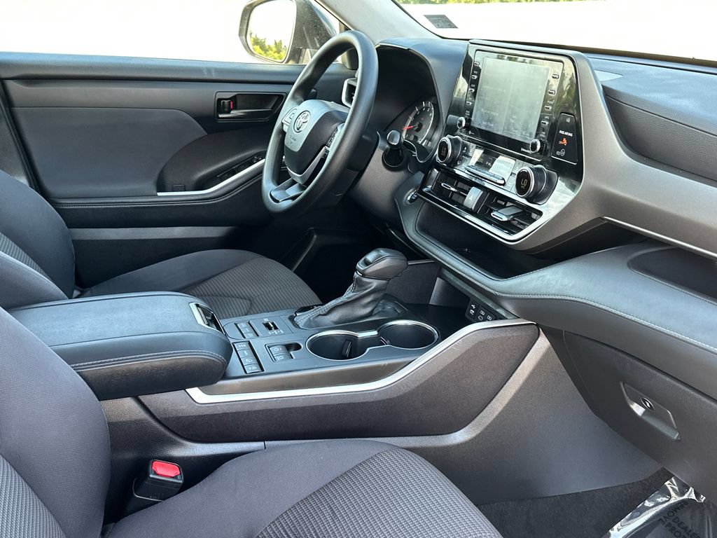Used 2022 Toyota Highlander L AWD/4WD image 11