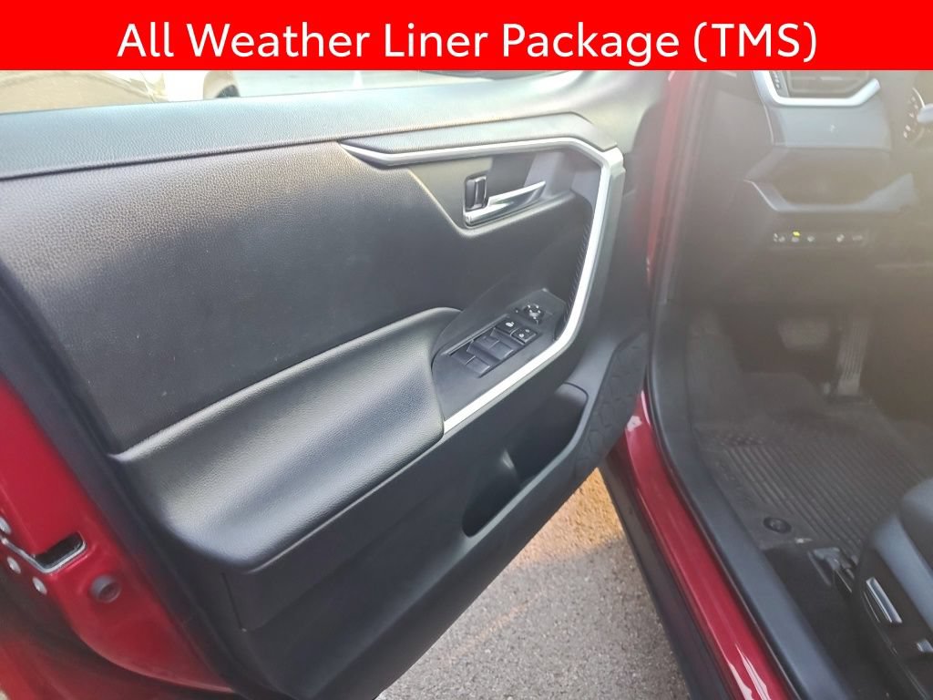 Used 2021 Toyota RAV4 XLE w/ Convenience Package FWD image 5