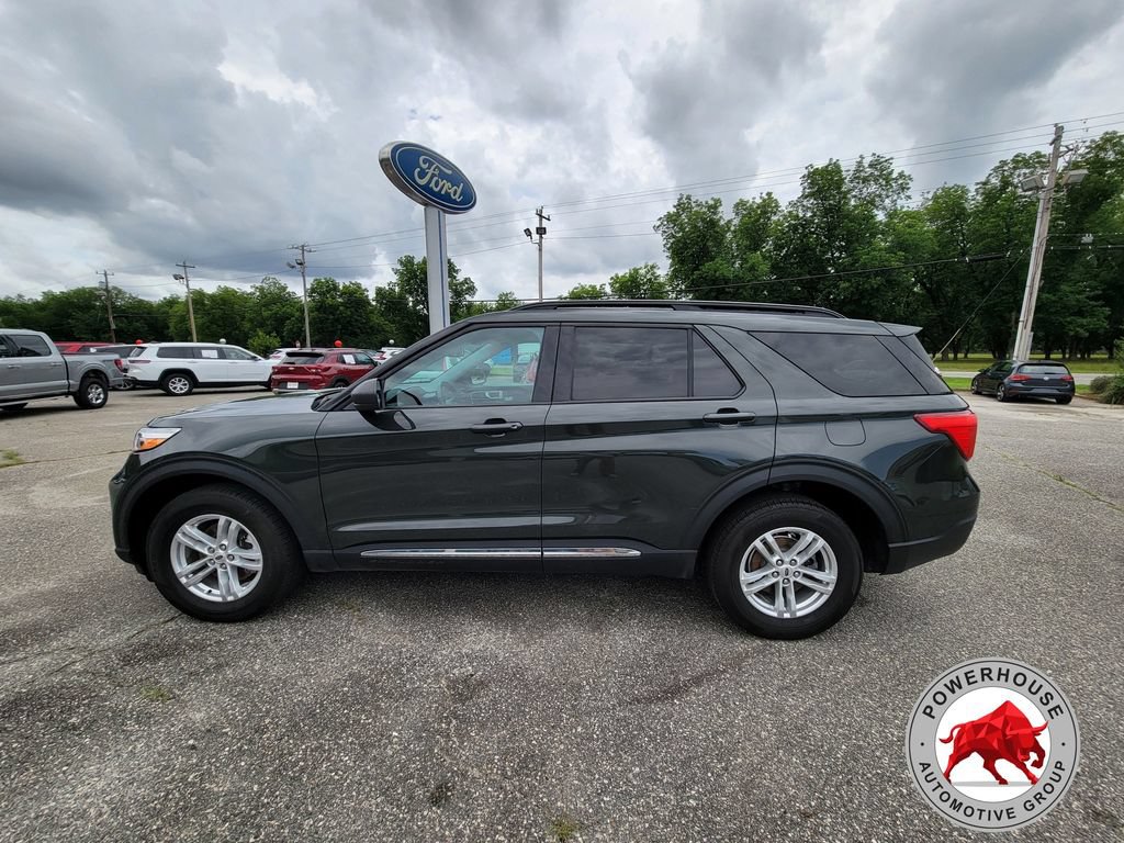 Used 2023 Ford Explorer XLT AWD/4WD image 3