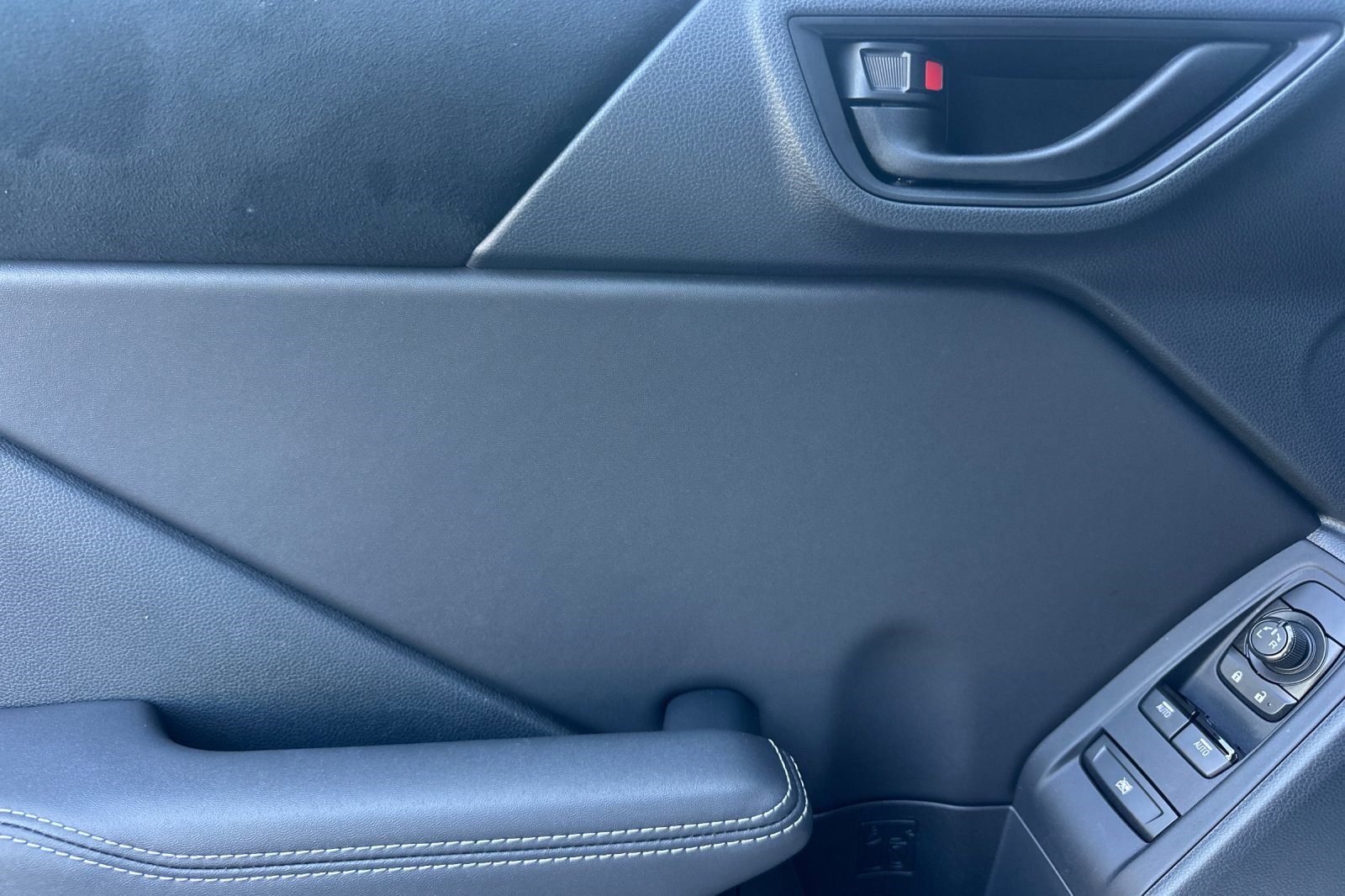 Used 2025 Toyota GR86 Premium w/ ALL Weather Mat Package (TMS) image 12